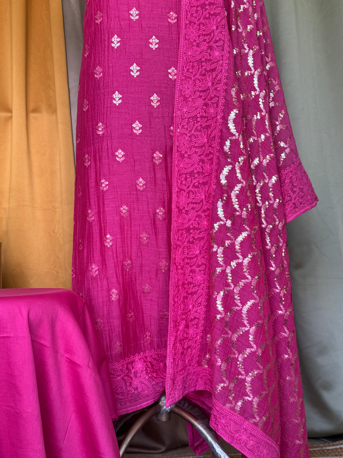 Gulaabi suit set