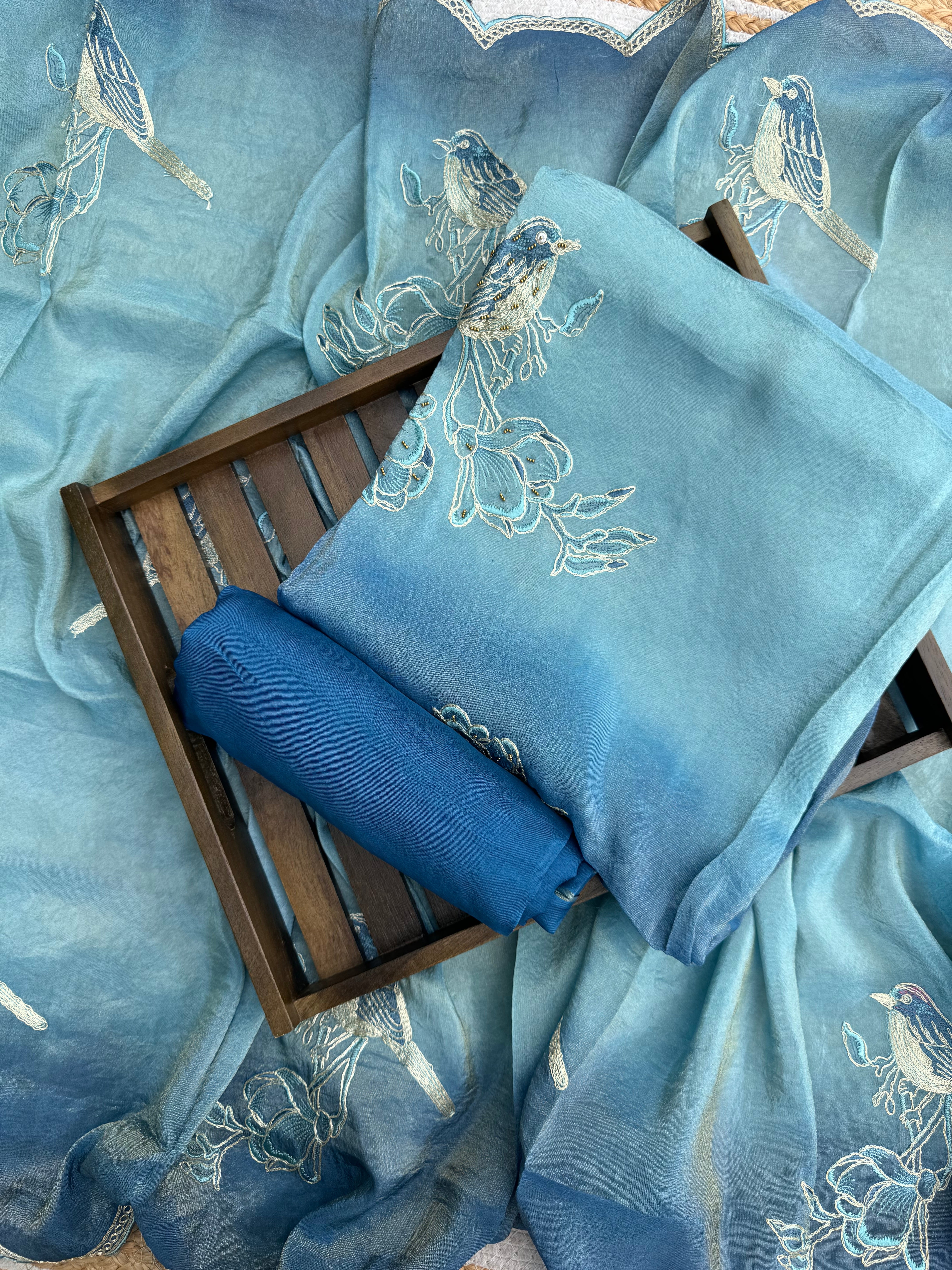 Tria tissue suit set