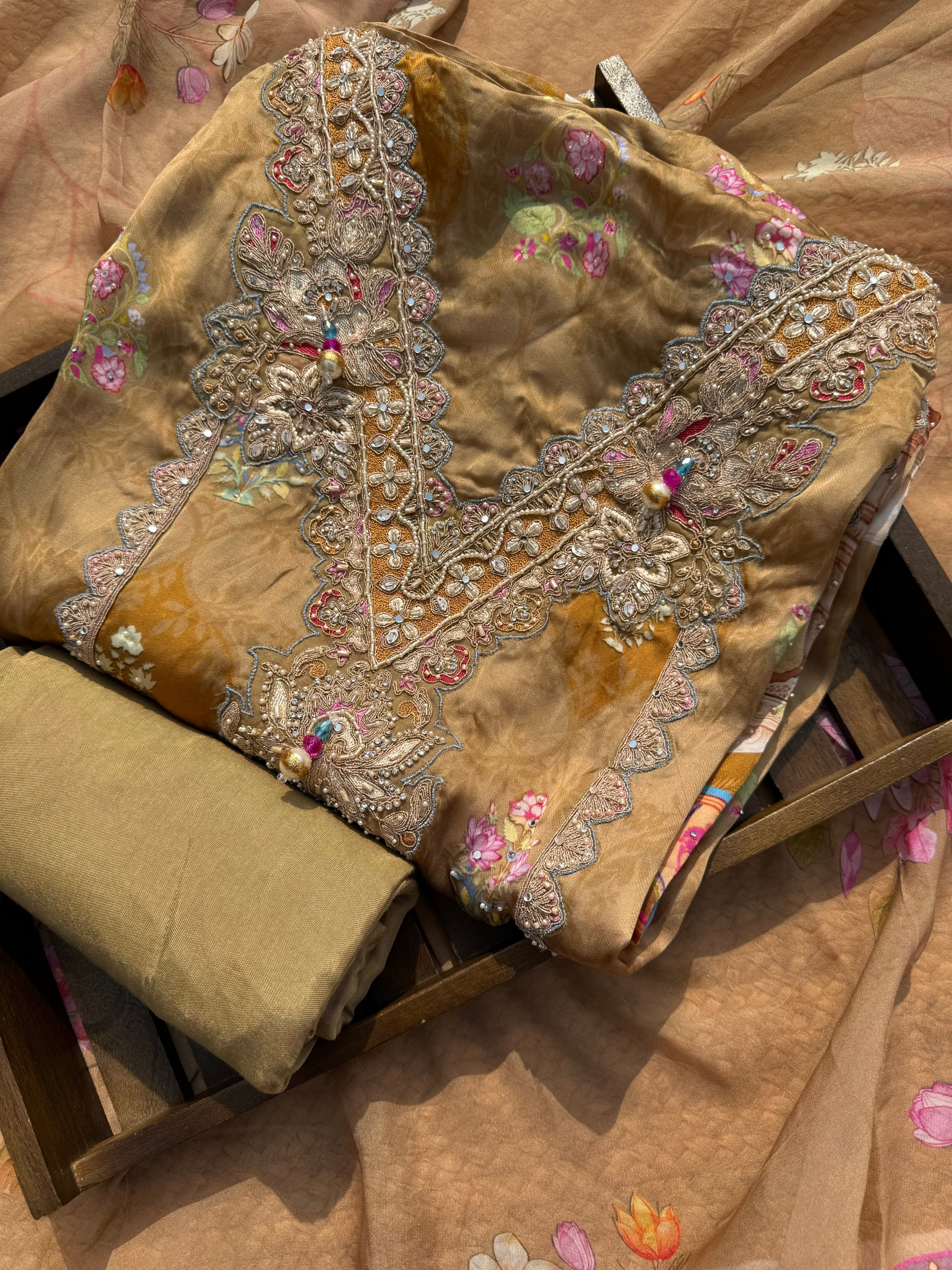 Amber glow suit set