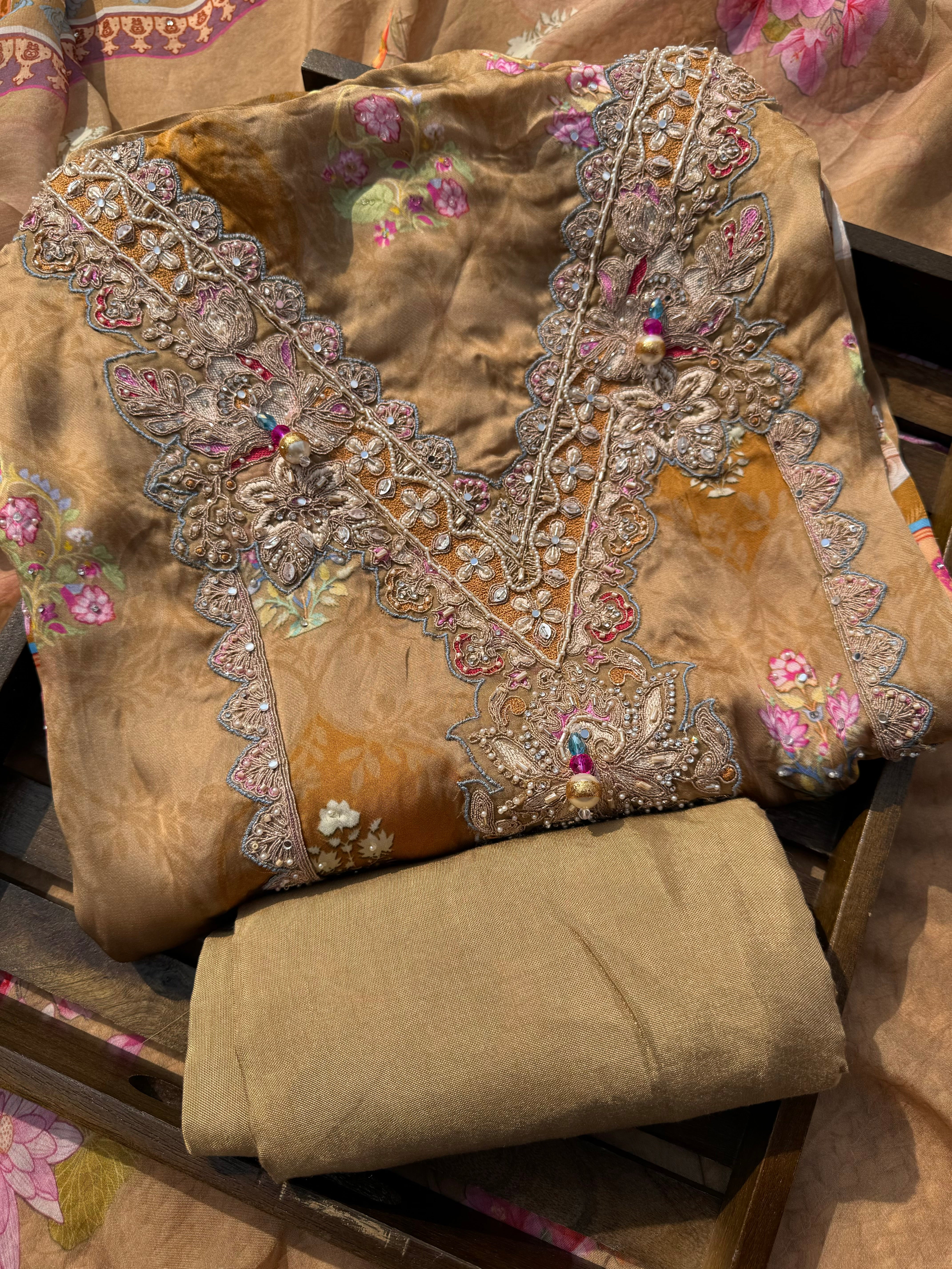 Amber glow suit set