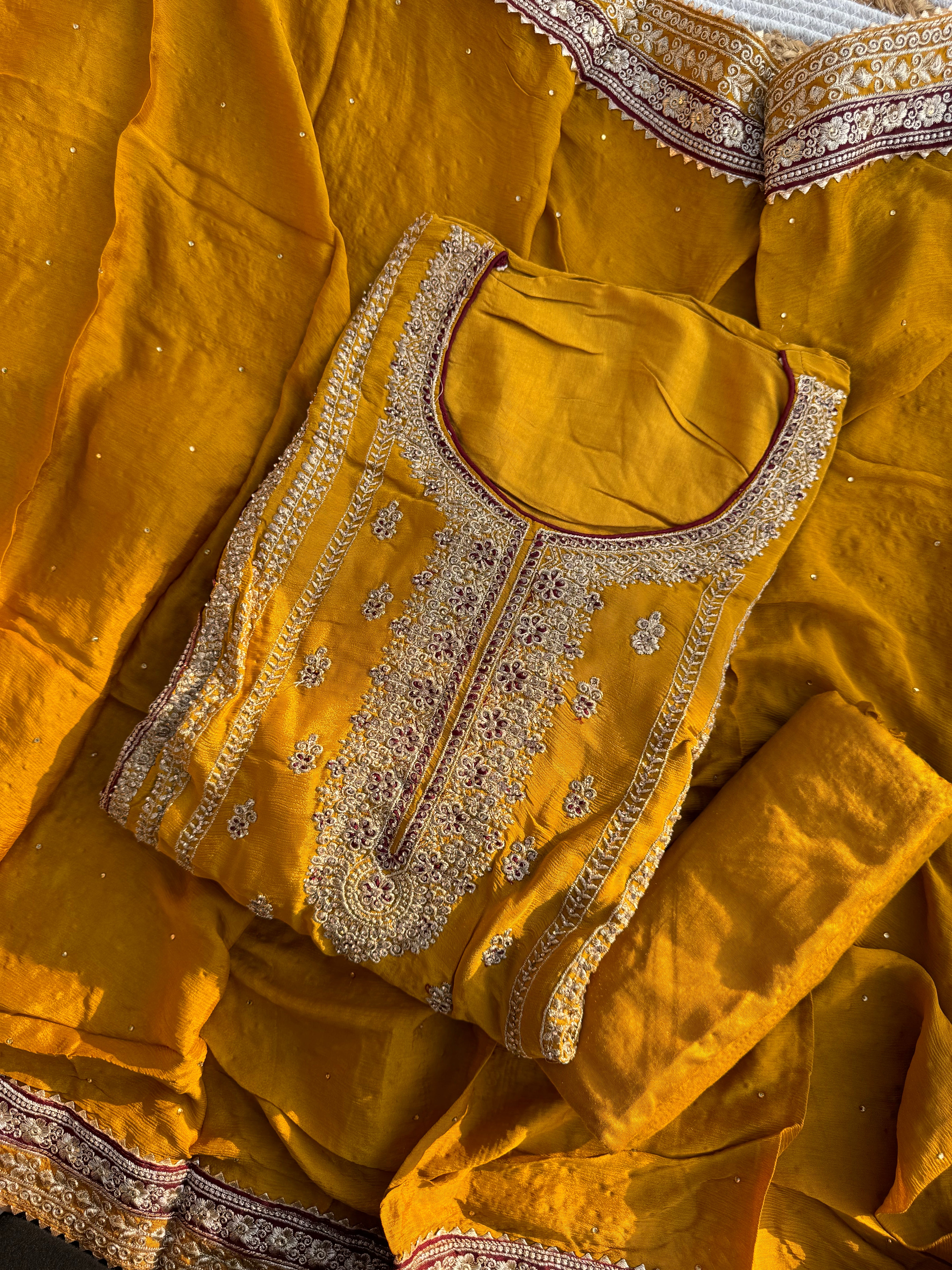 Chinon charm suit set