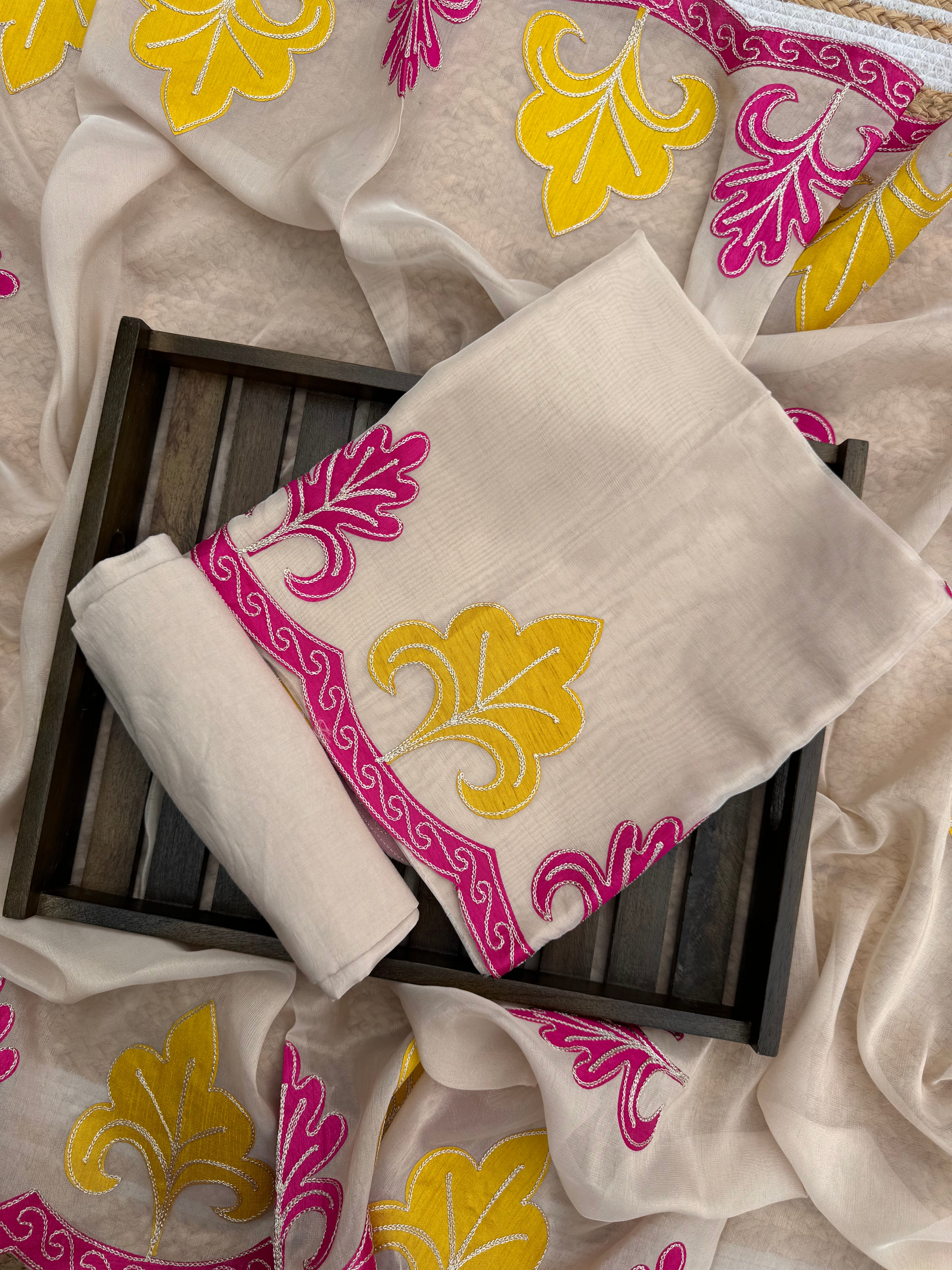 Pariha tissue appliqué suit set