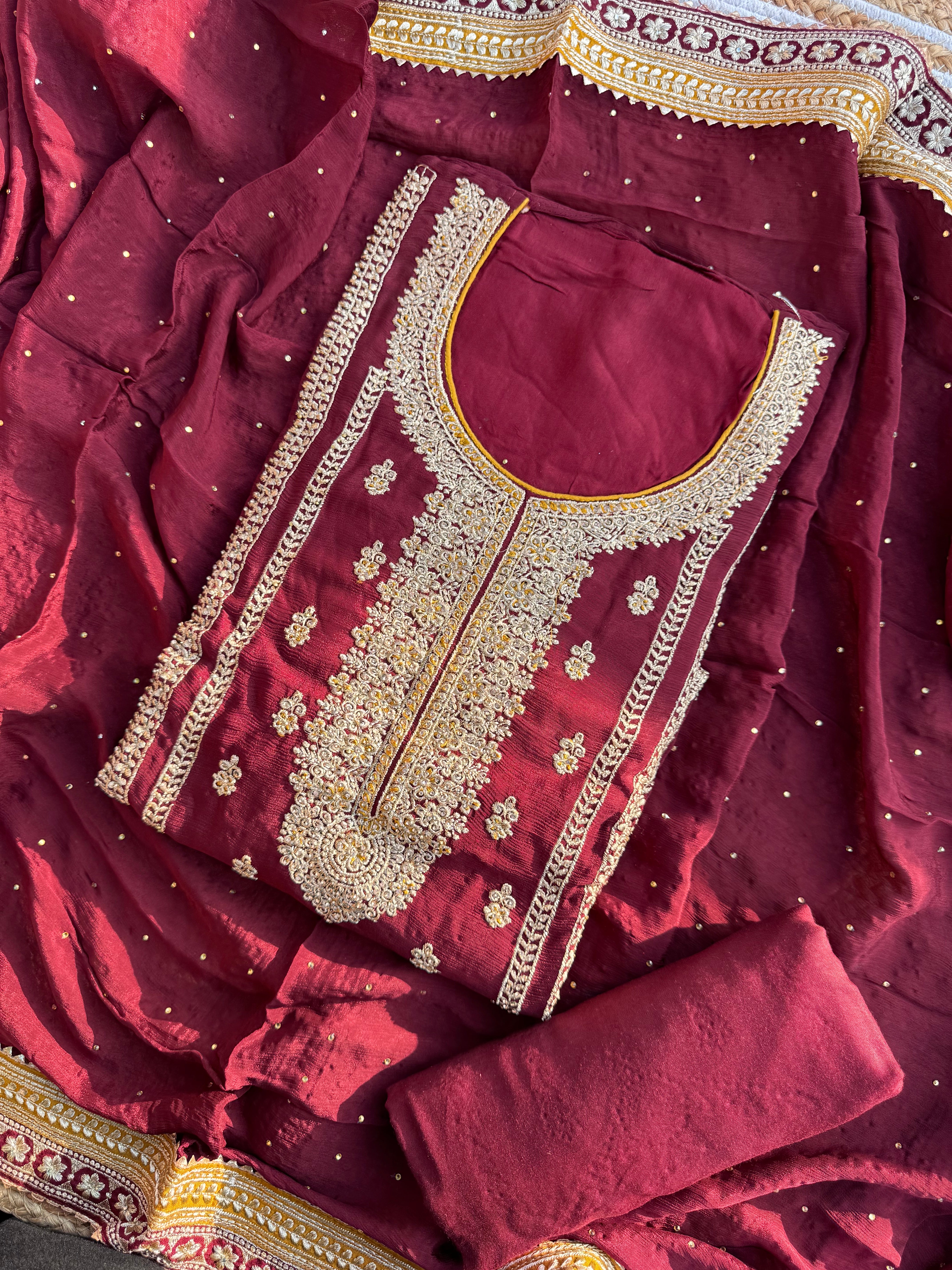 Chinon charm suit set