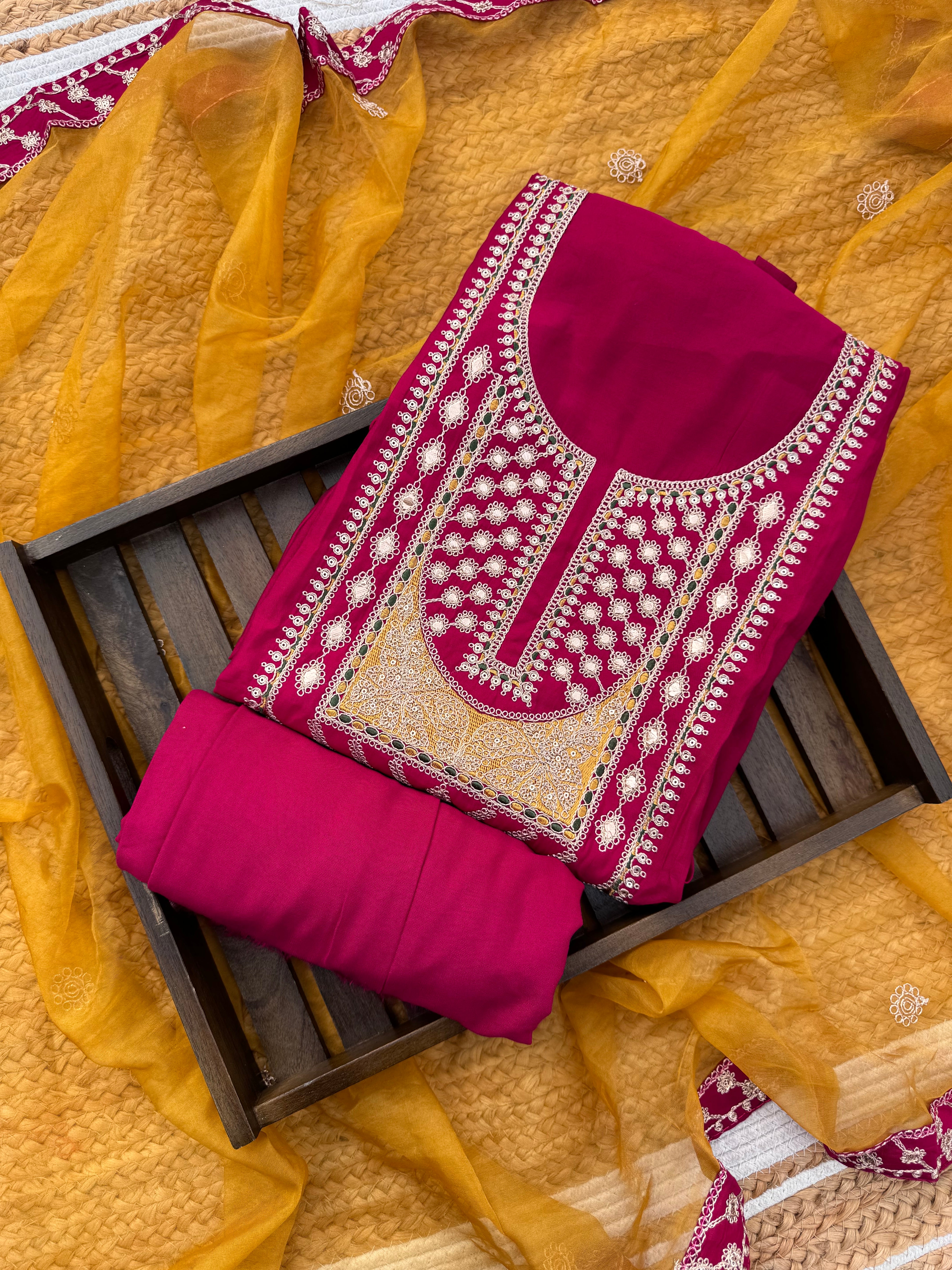 Nazaakat suit set