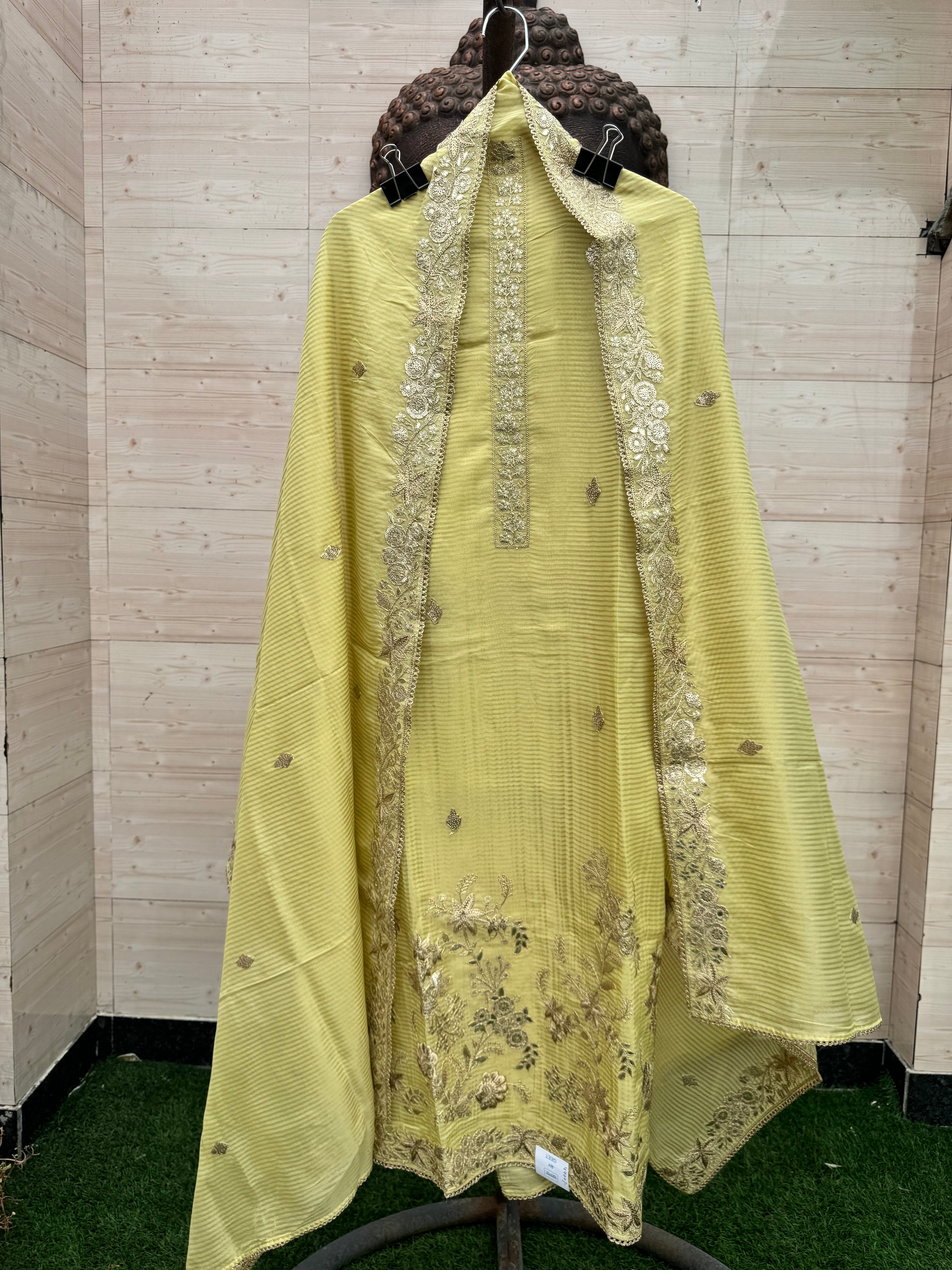 Neer tissue suit set