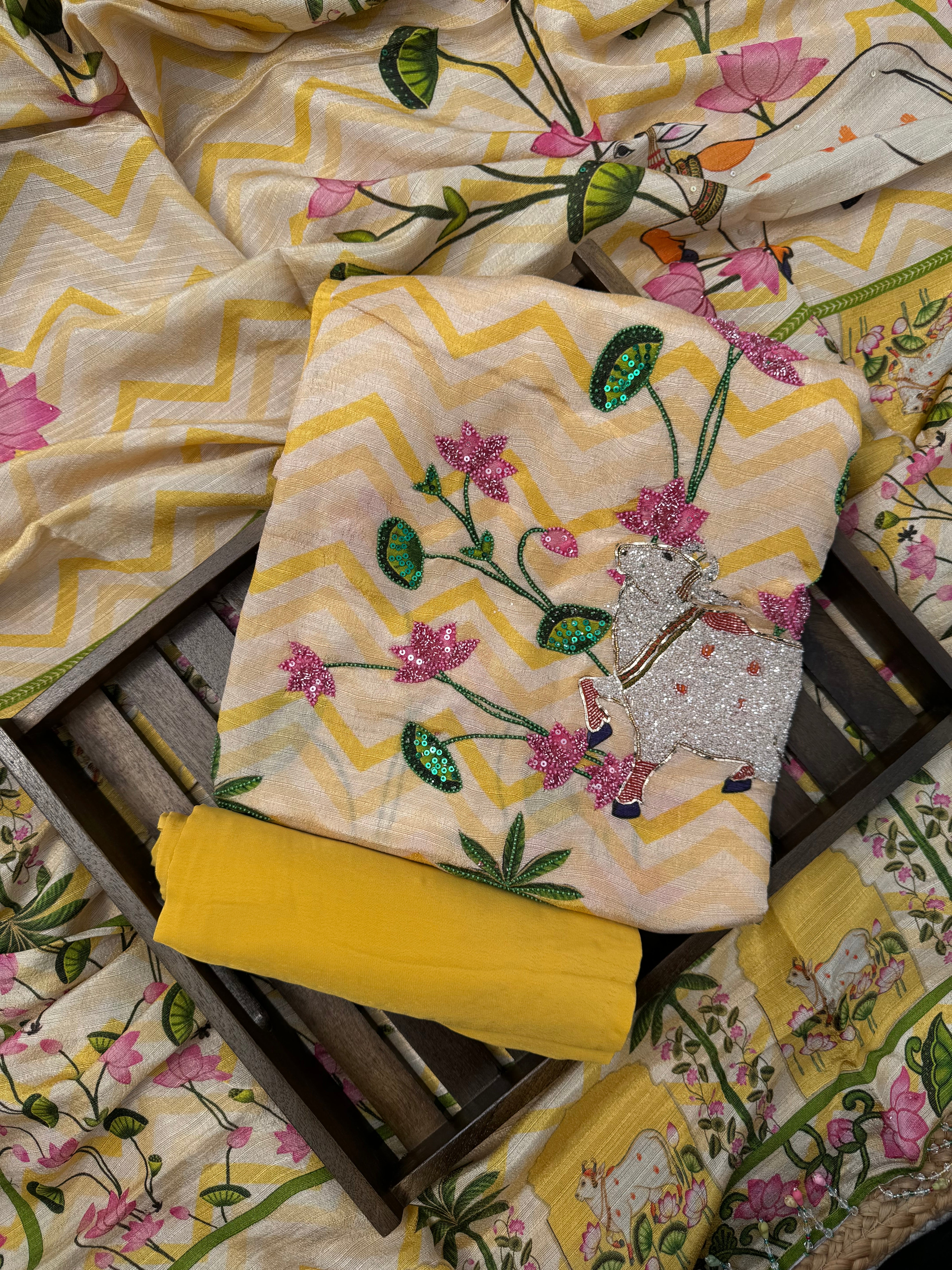 Pichwai elegance suit set